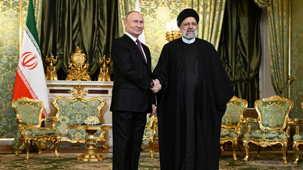 Za Putinem přijel íránský prezident, stěžoval si na Západ